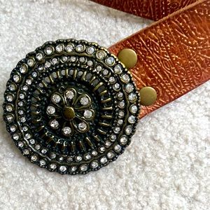 Stunning leather belt! Unique